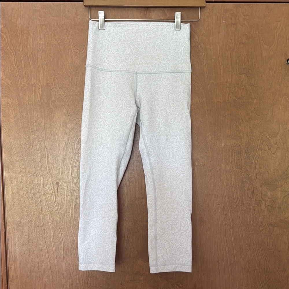 Women’s Lululemon Patterned Cropped Leggings